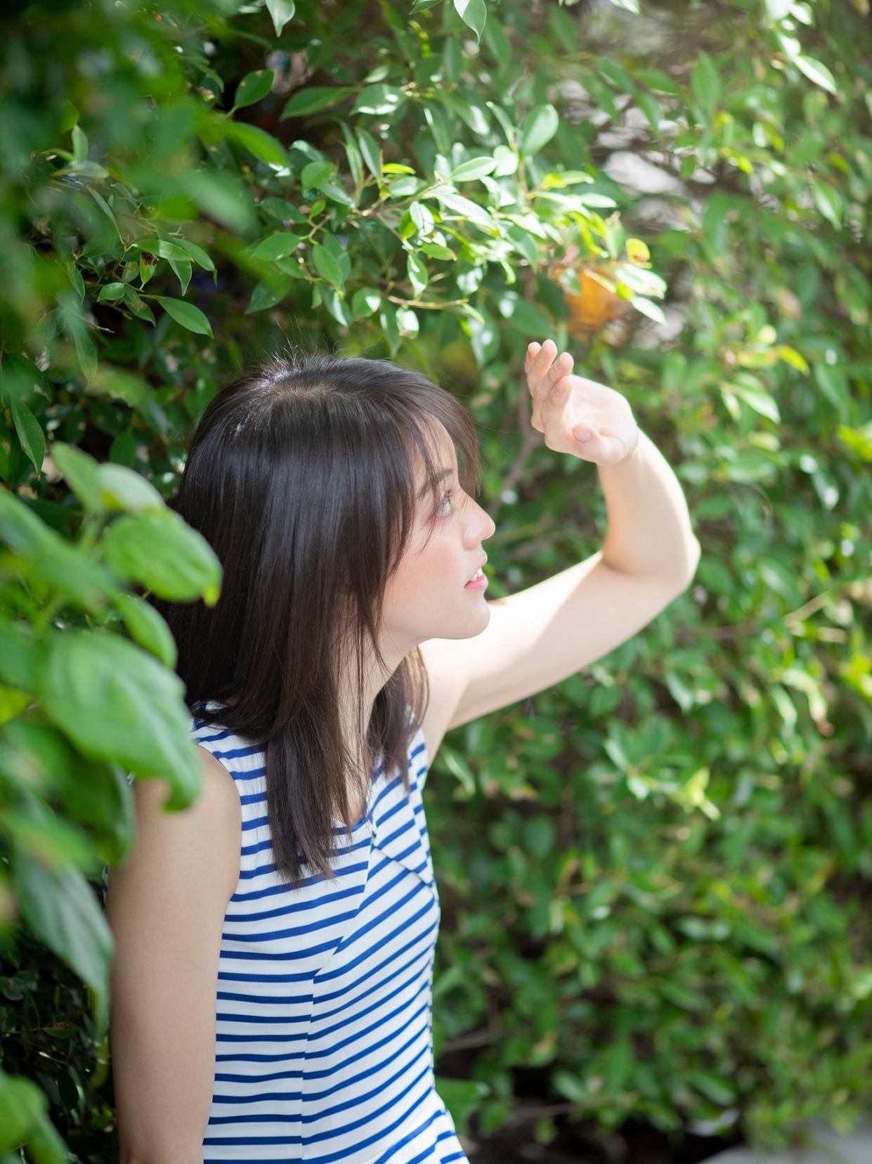 户外美女随拍,文静可爱小美女,喜欢来看看